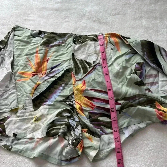 GUESS Juni Printed Tie-Front Shorts L - Picture 9 of 12